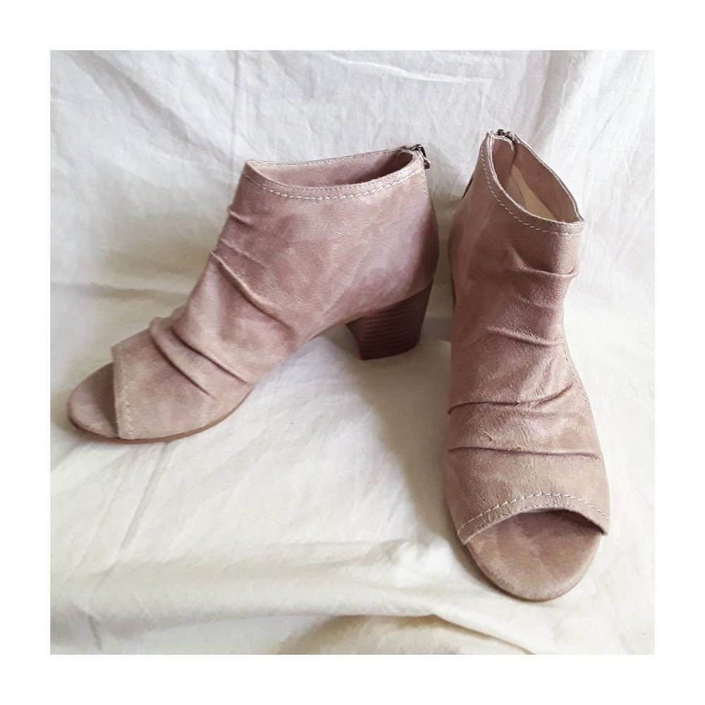 Not rated-Ann 2/quarter inches low heel 6